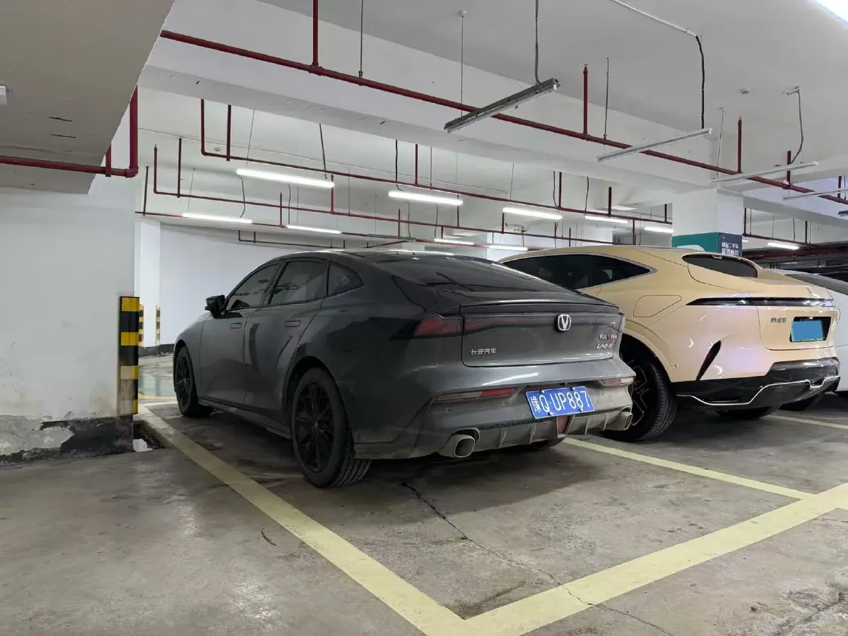 2022 ChangAn UNI-V 1.5T 188HP L4 7DCT,autocango,china used car exporter,china ev exporter,chinese used car exporter,chinese used ev exporter