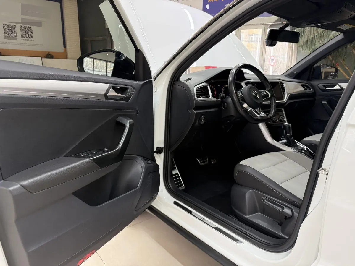2021 Volkswagen T-Roc 1.4T 150HP L4 7DCT,autocango,china used car exporter,china ev exporter,chinese used car exporter,chinese used ev exporter