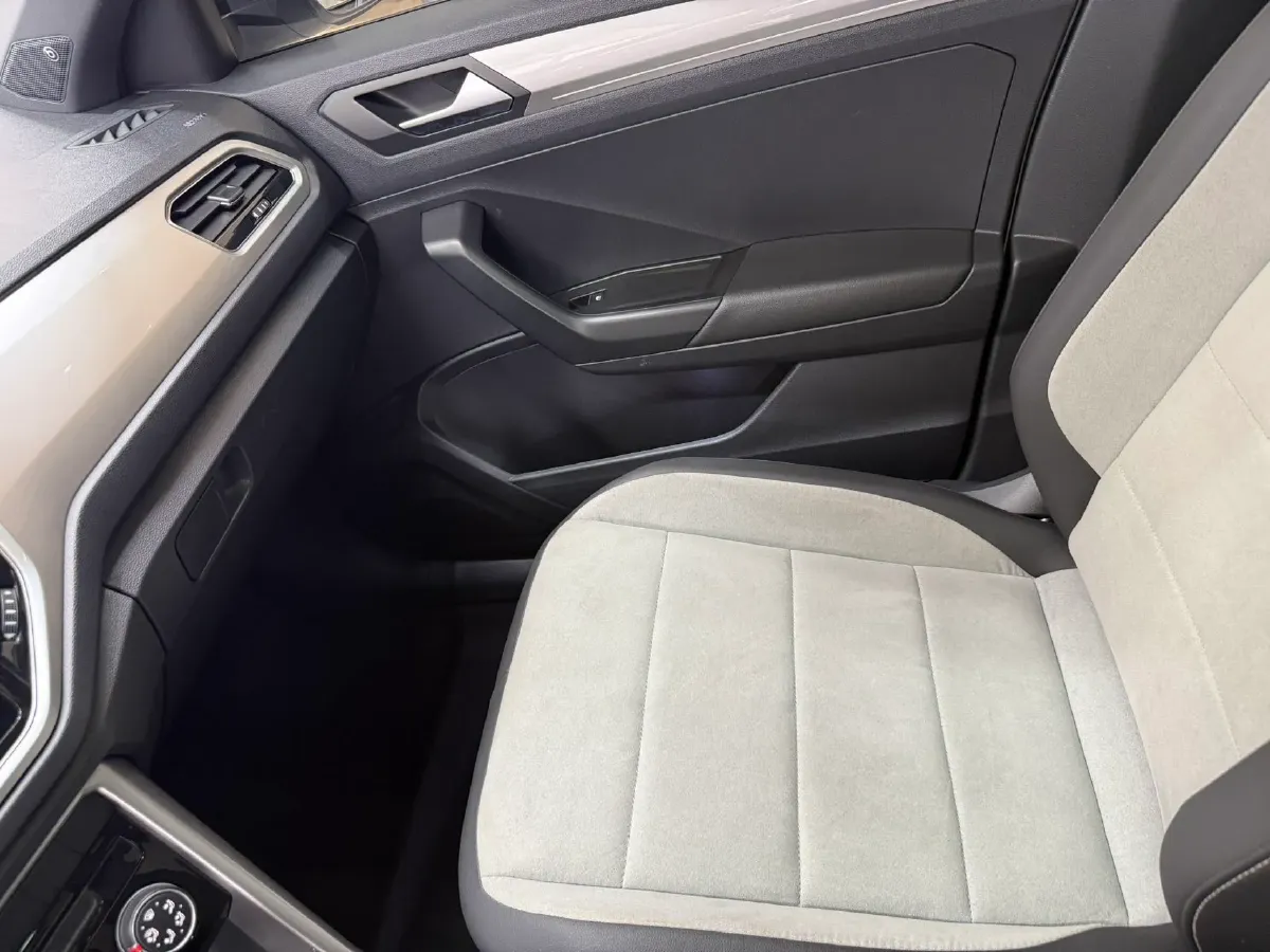 2021 Volkswagen T-Roc 1.4T 150HP L4 7DCT,autocango,china used car exporter,china ev exporter,chinese used car exporter,chinese used ev exporter