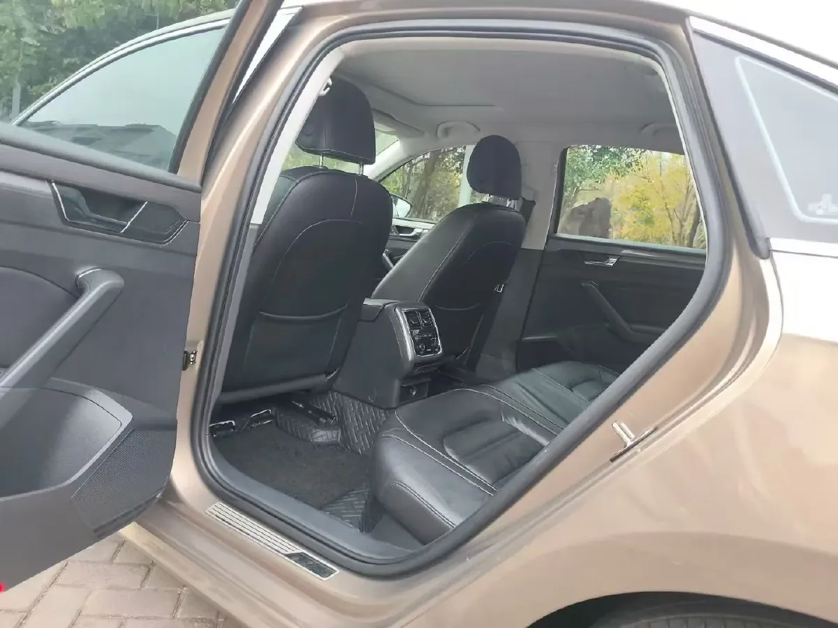 2017 Volkswagen Passat 1.8T 180HP L4 7DCT,autocango,china used car exporter,china ev exporter,chinese used car exporter,chinese used ev exporter