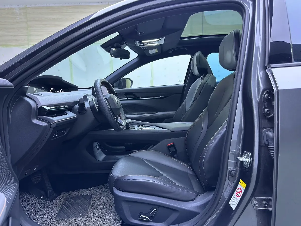 2022 ChangAn UNI-V 1.5T 188HP L4 7DCT,autocango,china used car exporter,china ev exporter,chinese used car exporter,chinese used ev exporter