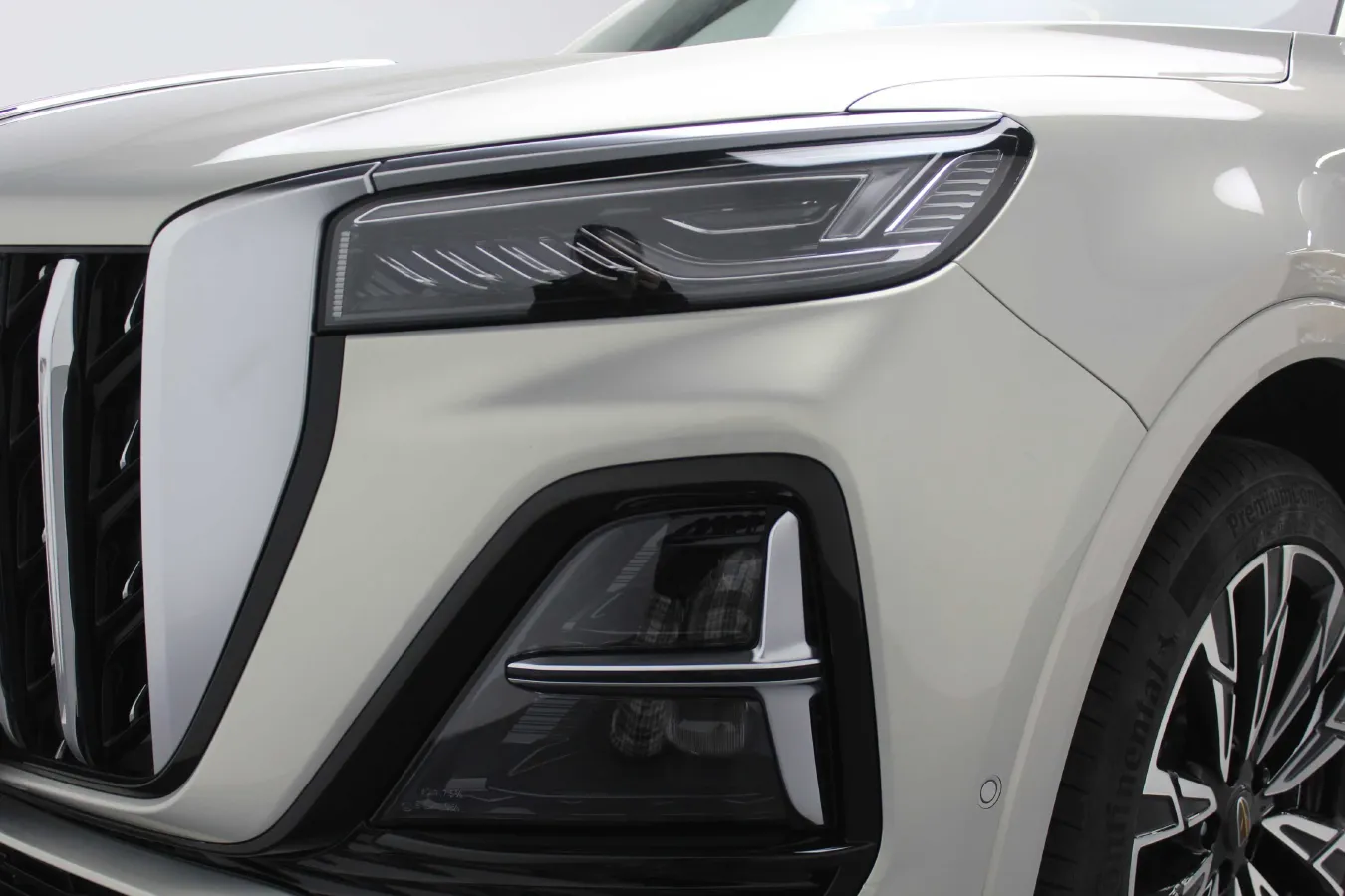 2023 HongQi HS5 2.0T 252HP L4 8AT,autocango,china used car exporter,china ev exporter,chinese used car exporter,chinese used ev exporter