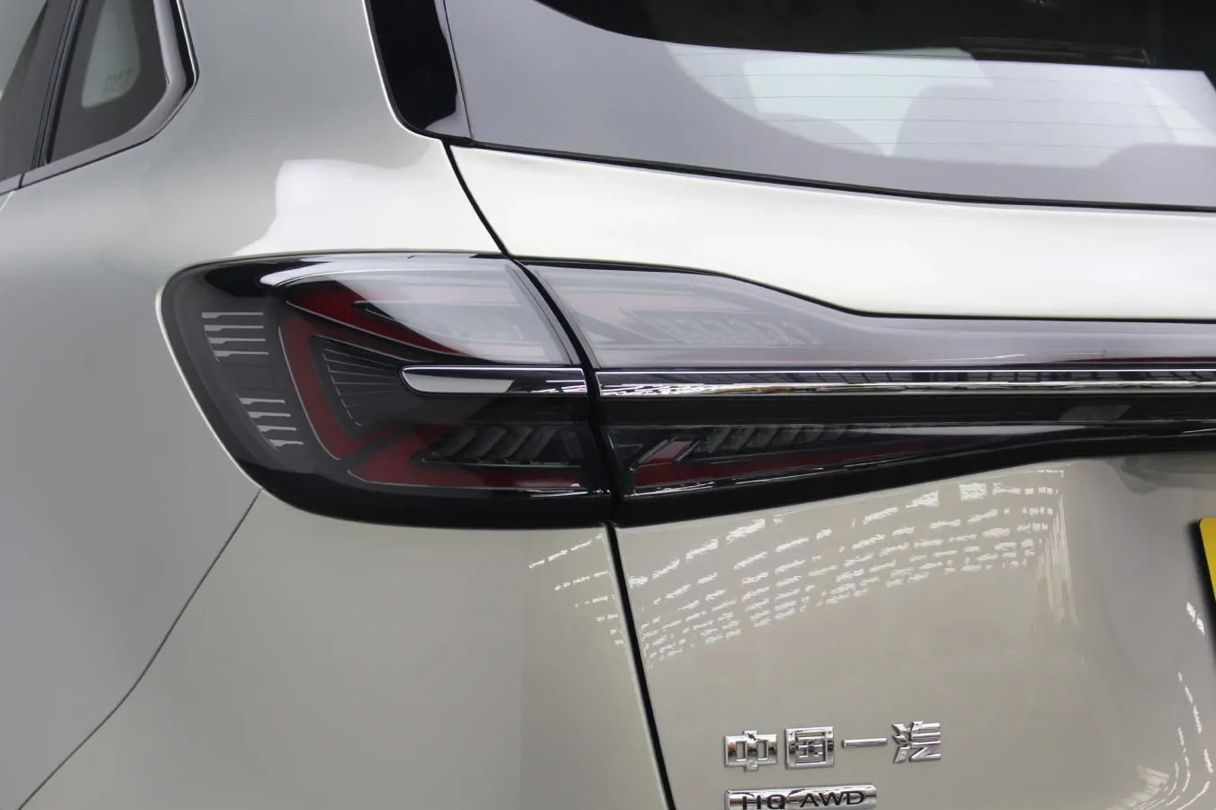 2023 HongQi HS5 2.0T 252HP L4 8AT,autocango,china used car exporter,china ev exporter,chinese used car exporter,chinese used ev exporter