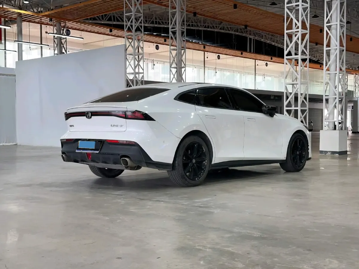 2022 ChangAn UNI-V 1.5T 188HP L4 7DCT,autocango,china used car exporter,china ev exporter,chinese used car exporter,chinese used ev exporter