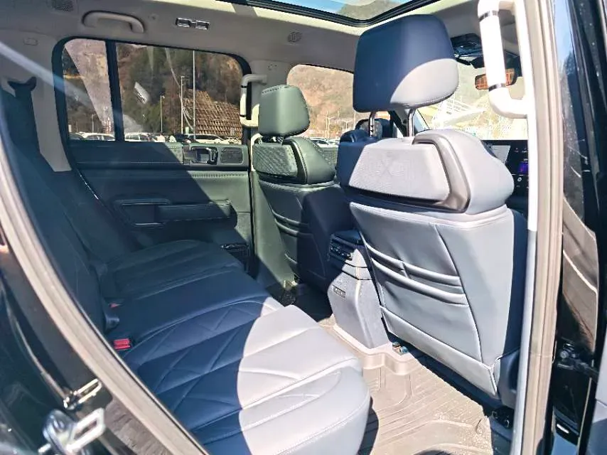 2023 FangChengBao Bao 5 1.5T 194HP L4 E-CVT PHEV 31.8KWH,autocango,china used car exporter,china ev exporter,chinese used car exporter,chinese used ev exporter