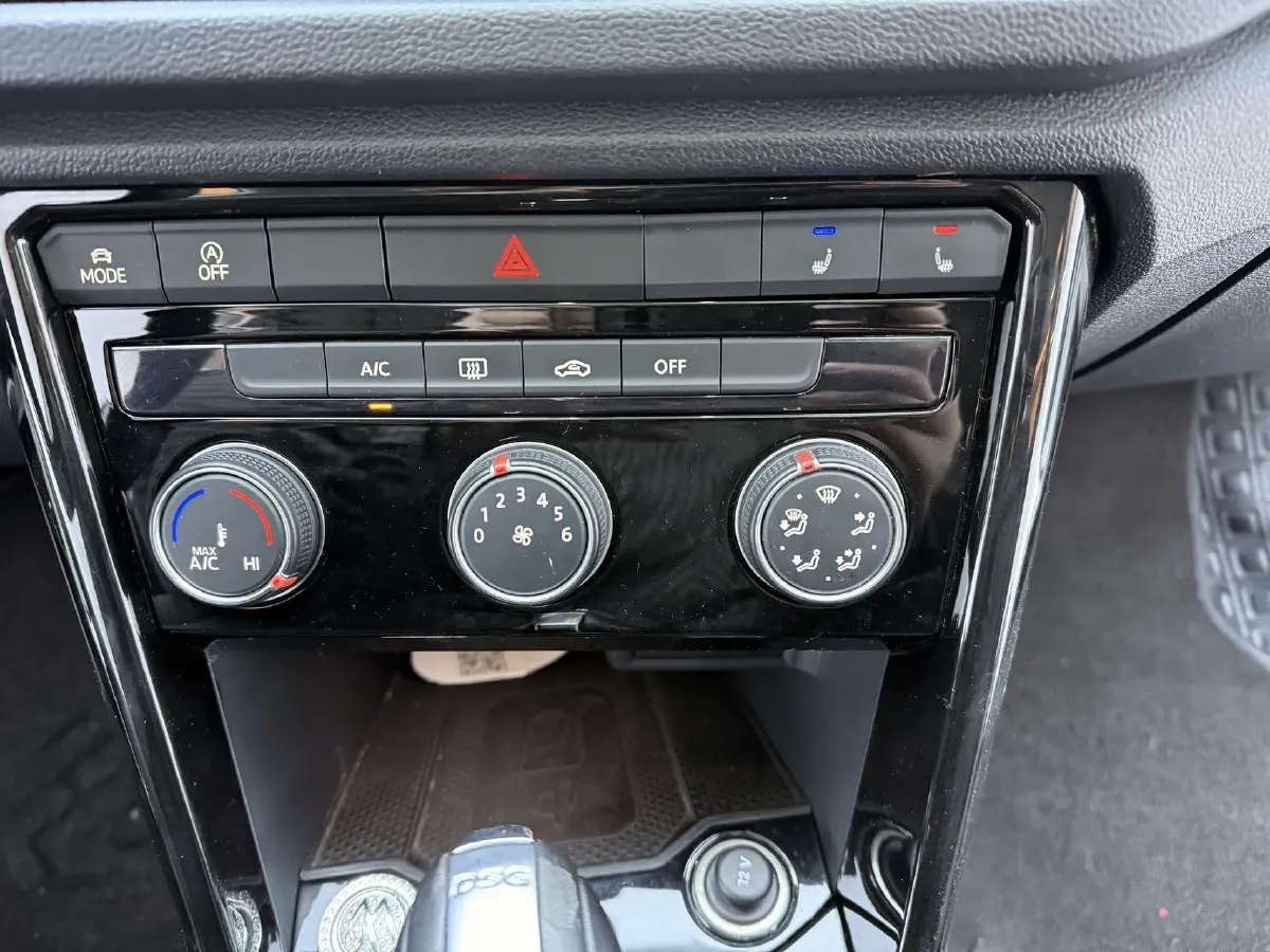 2021 Volkswagen T-Roc 1.4T 150HP L4 7DCT,autocango,china used car exporter,china ev exporter,chinese used car exporter,chinese used ev exporter