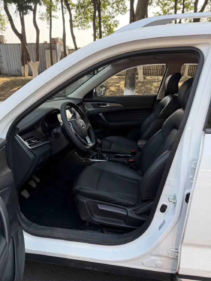 2022 ChangAn Eado 1.6L 128HP L4 5MT,autocango,china used car exporter,china ev exporter,chinese used car exporter,chinese used ev exporter