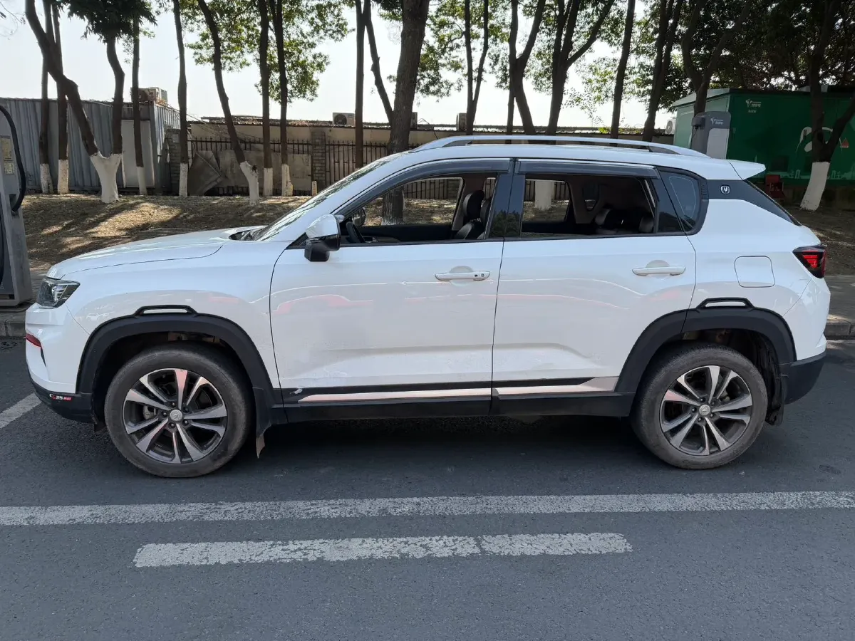2022 ChangAn Eado 1.6L 128HP L4 5MT,autocango,china used car exporter,china ev exporter,chinese used car exporter,chinese used ev exporter