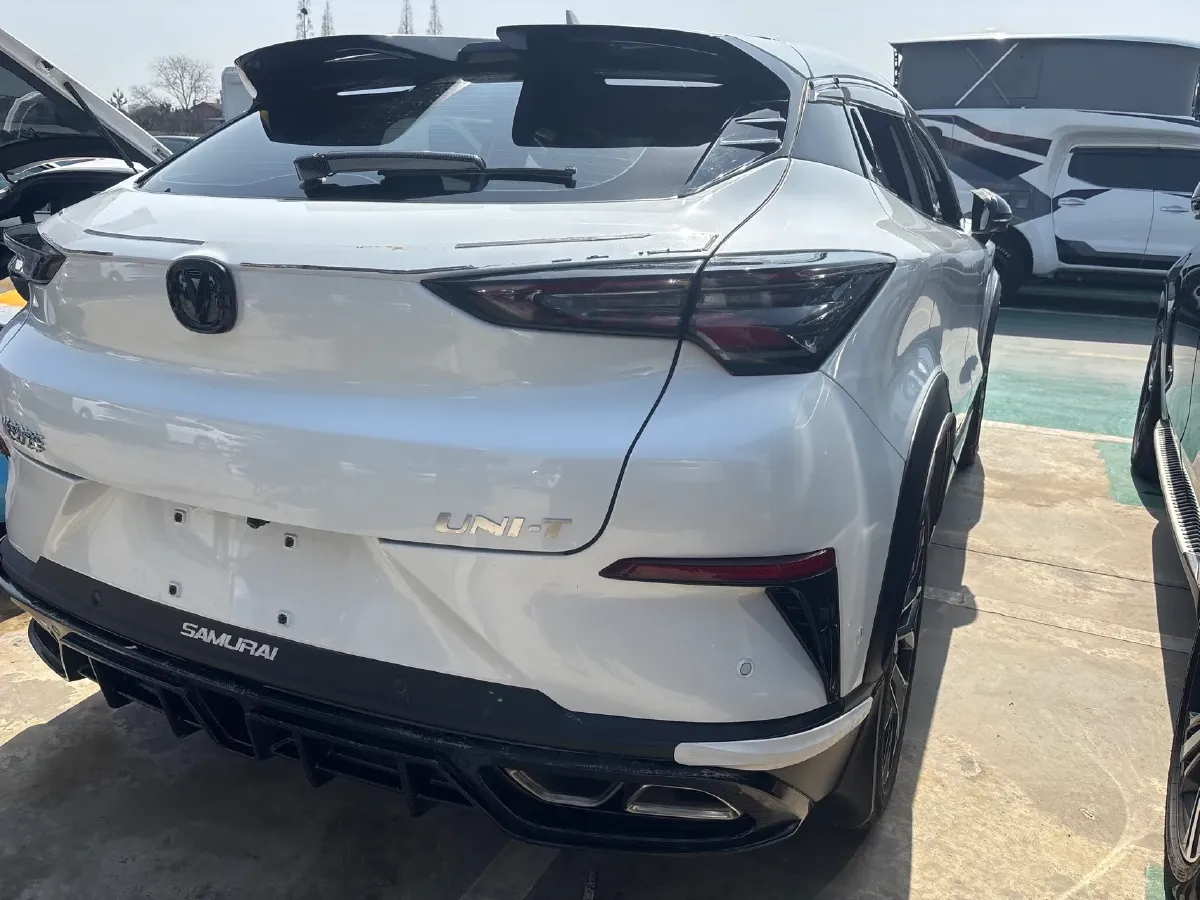 2022 ChangAn UNI-T 1.5T 188HP L4 7DCT,autocango,china used car exporter,china ev exporter,chinese used car exporter,chinese used ev exporter