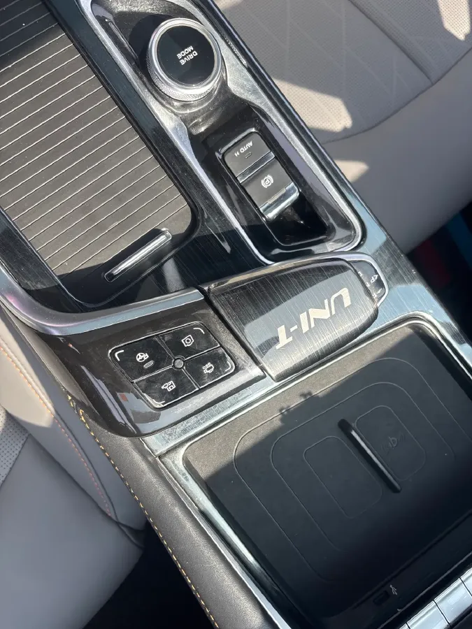 2022 ChangAn UNI-T 1.5T 188HP L4 7DCT,autocango,china used car exporter,china ev exporter,chinese used car exporter,chinese used ev exporter