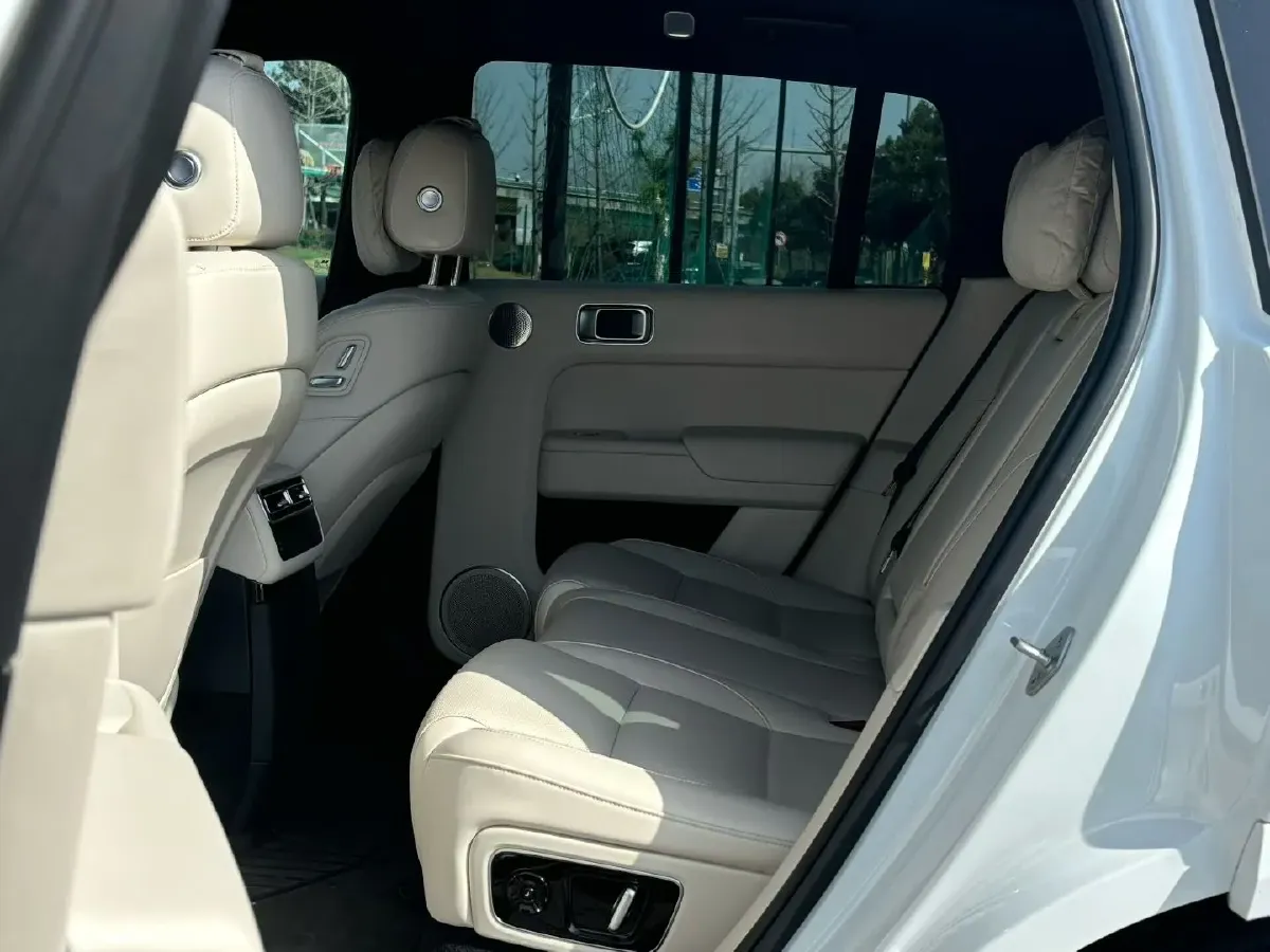 2024 Li L8 Range Extended 154HP REEV 52.3KWH,autocango,china used car exporter,china ev exporter,chinese used car exporter,chinese used ev exporter