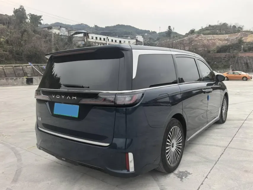 2025 Voyah Dream 1.5T 150HP L4 PHEV 41.7KWH,autocango,china used car exporter,china ev exporter,chinese used car exporter,chinese used ev exporter