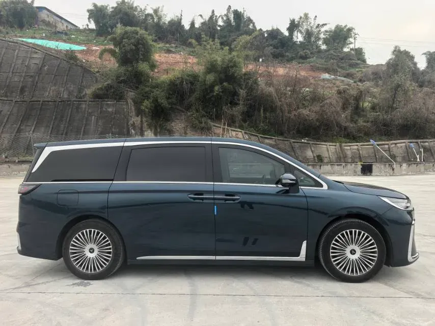 2025 Voyah Dream 1.5T 150HP L4 PHEV 41.7KWH,autocango,china used car exporter,china ev exporter,chinese used car exporter,chinese used ev exporter