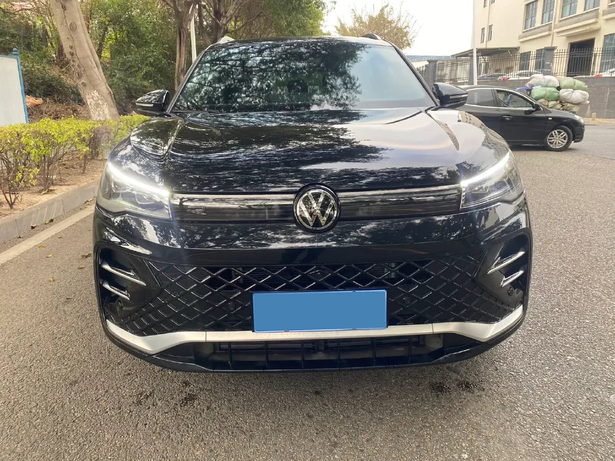 2024 Volkswagen Tiguan L 2.0T 186HP L4 7DCT,autocango,china used car exporter,china ev exporter,chinese used car exporter,chinese used ev exporter