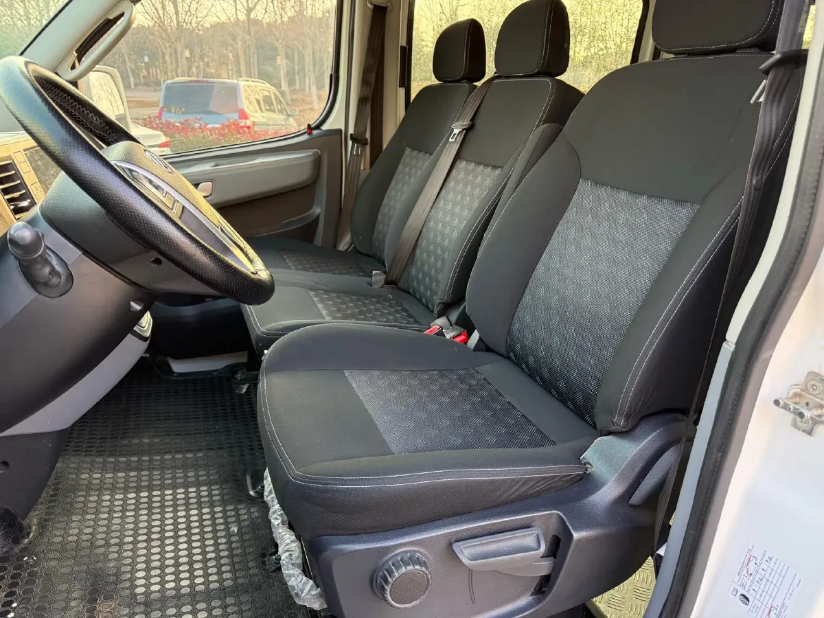 2023 MAXUS XinTu V80 2.0T 139HP L4 6MT,autocango,china used car exporter,china ev exporter,chinese used car exporter,chinese used ev exporter