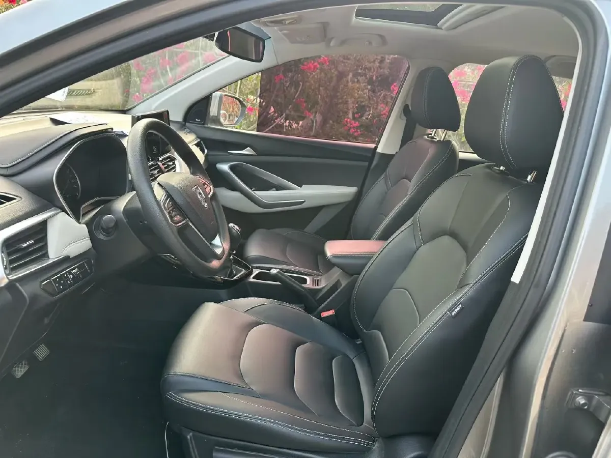 2018 BaoJun 530 1.5T 150HP L4 6MT,autocango,china used car exporter,china ev exporter,chinese used car exporter,chinese used ev exporter