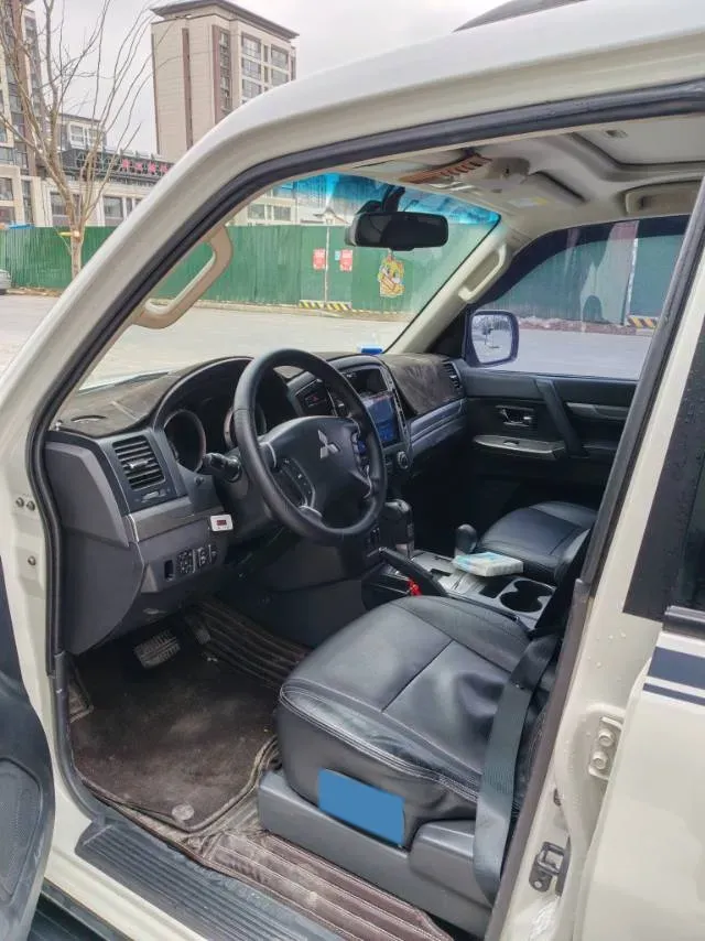 2019 Mitsubishi Pajero 3.0L 174HP V6 5AT,autocango,china used car exporter,china ev exporter,chinese used car exporter,chinese used ev exporter