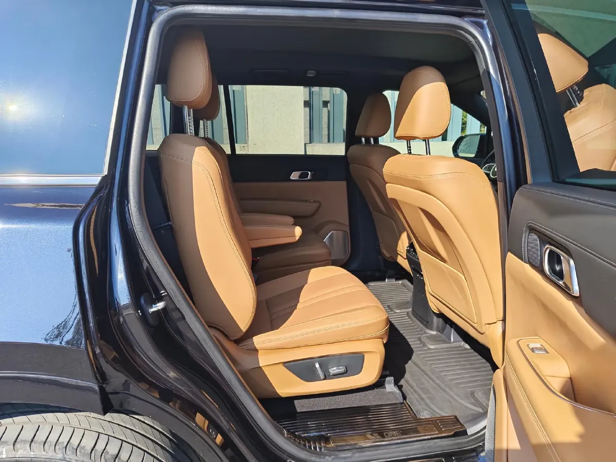 2020 Li ONE Range Extended 131HP REEV 40.5KWH,autocango,china used car exporter,china ev exporter,chinese used car exporter,chinese used ev exporter