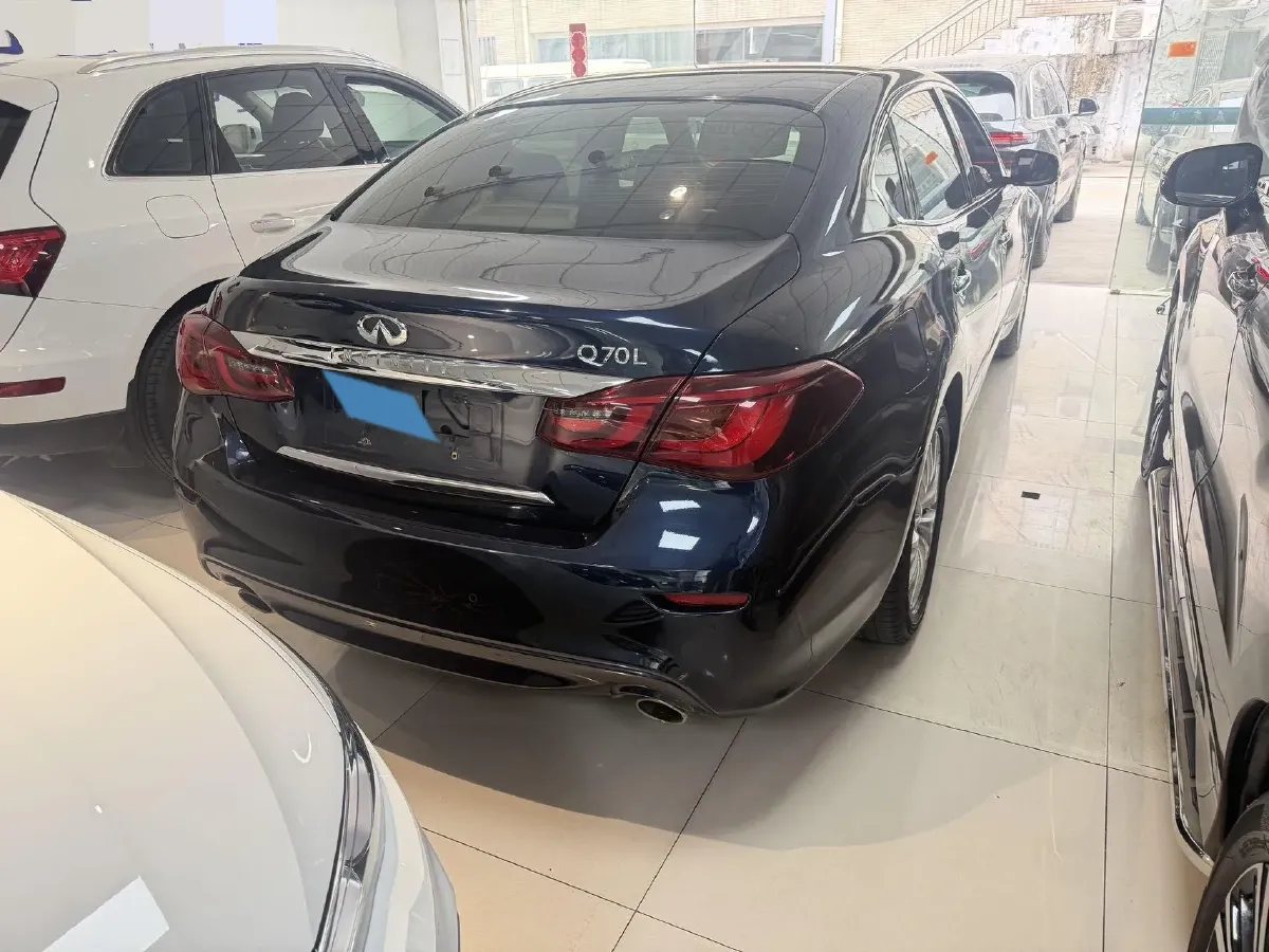 2019 Infiniti Q70 2.0T 211HP L4 7AT,autocango,china used car exporter,china ev exporter,chinese used car exporter,chinese used ev exporter