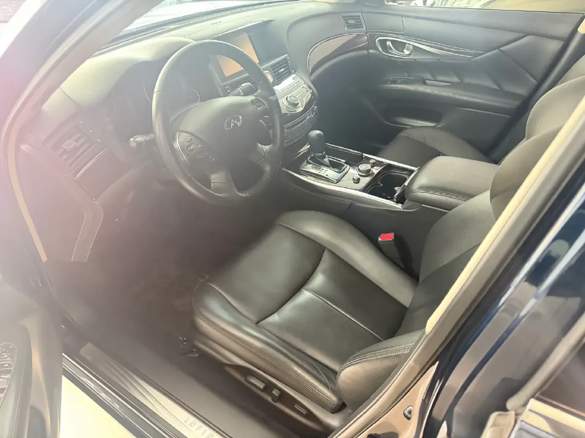 2019 Infiniti Q70 2.0T 211HP L4 7AT,autocango,china used car exporter,china ev exporter,chinese used car exporter,chinese used ev exporter