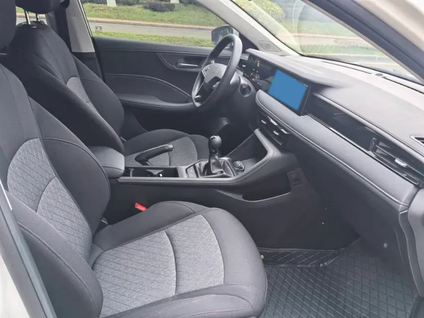 2023 Roewe i5 1.5L 129HP L4 5MT,autocango,china used car exporter,china ev exporter,chinese used car exporter,chinese used ev exporter