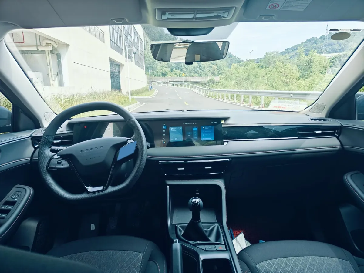 2023 Roewe i5 1.5L 129HP L4 5MT,autocango,china used car exporter,china ev exporter,chinese used car exporter,chinese used ev exporter