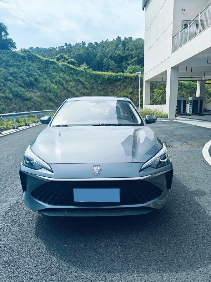 2023 Roewe i5 1.5L 129HP L4 5MT,autocango,china used car exporter,china ev exporter,chinese used car exporter,chinese used ev exporter