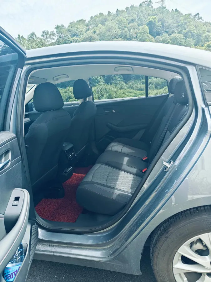 2023 Roewe i5 1.5L 129HP L4 5MT,autocango,china used car exporter,china ev exporter,chinese used car exporter,chinese used ev exporter