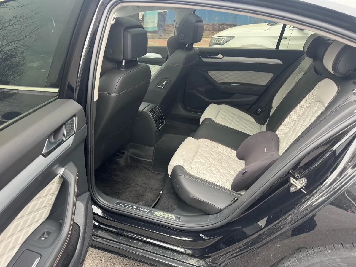 2023 Volkswagen Magotan 2.0T 186HP L4 7DCT,autocango,china used car exporter,china ev exporter,chinese used car exporter,chinese used ev exporter