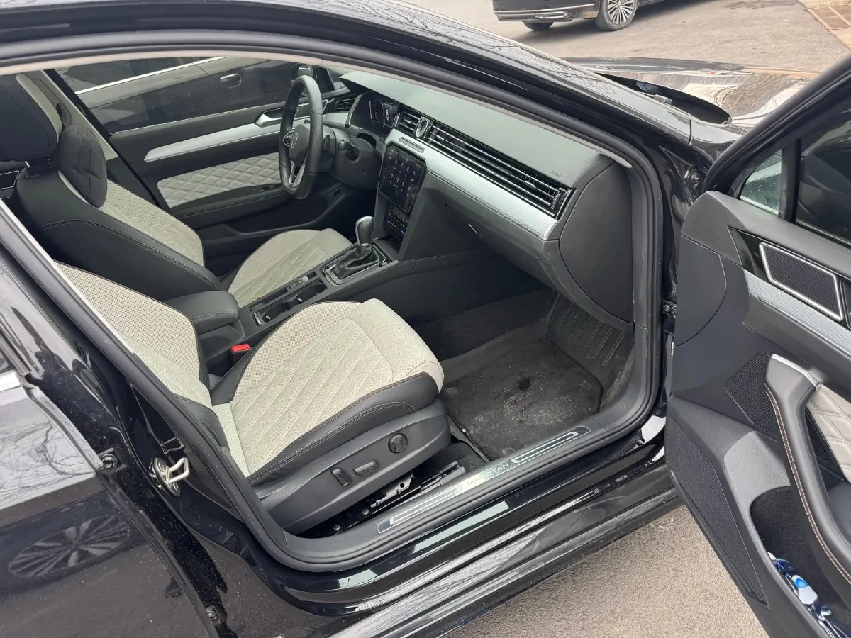 2023 Volkswagen Magotan 2.0T 186HP L4 7DCT,autocango,china used car exporter,china ev exporter,chinese used car exporter,chinese used ev exporter