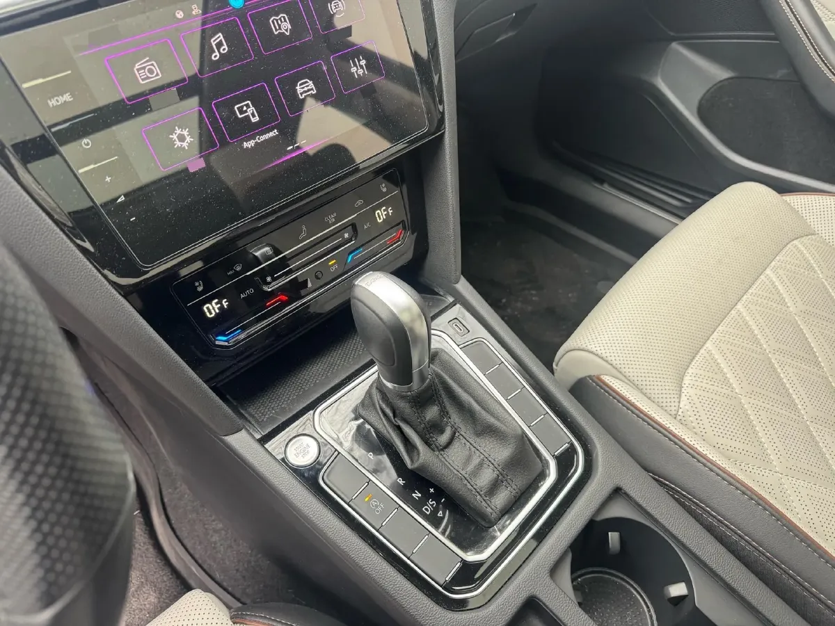 2023 Volkswagen Magotan 2.0T 186HP L4 7DCT,autocango,china used car exporter,china ev exporter,chinese used car exporter,chinese used ev exporter