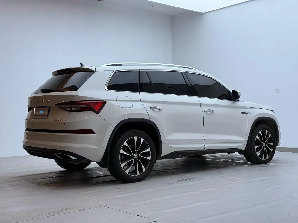 2022 Skoda Kodiak 2.0T 186HP L4 7DCT,autocango,china used car exporter,china ev exporter,chinese used car exporter,chinese used ev exporter