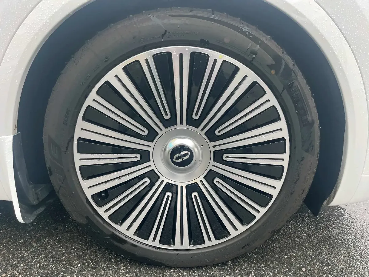 2025 AITO AITO M8 REEV 160HP REEV 53.4KWH,autocango,china used car exporter,china ev exporter,chinese used car exporter,chinese used ev exporter