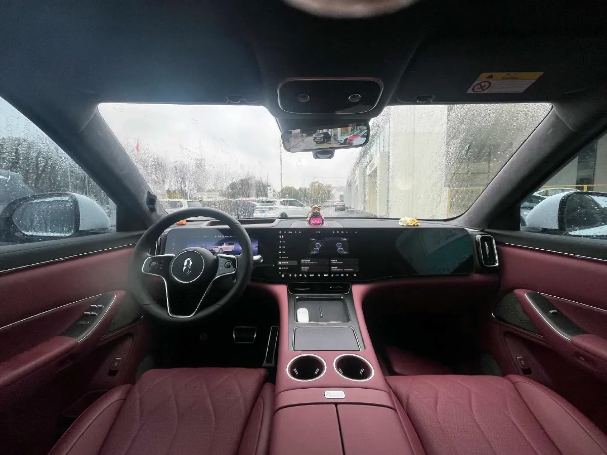 2025 AITO AITO M8 REEV 160HP REEV 53.4KWH,autocango,china used car exporter,china ev exporter,chinese used car exporter,chinese used ev exporter