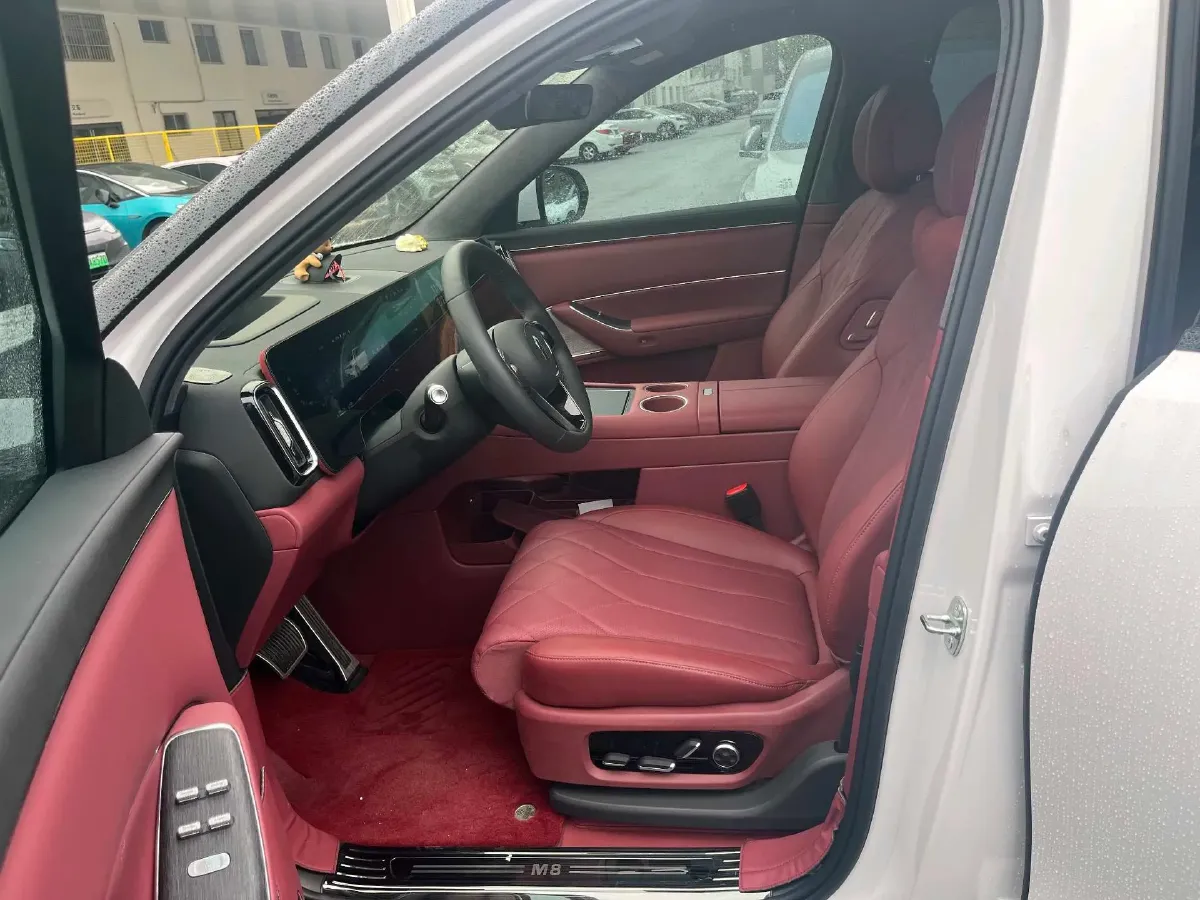 2025 AITO AITO M8 REEV 160HP REEV 53.4KWH,autocango,china used car exporter,china ev exporter,chinese used car exporter,chinese used ev exporter