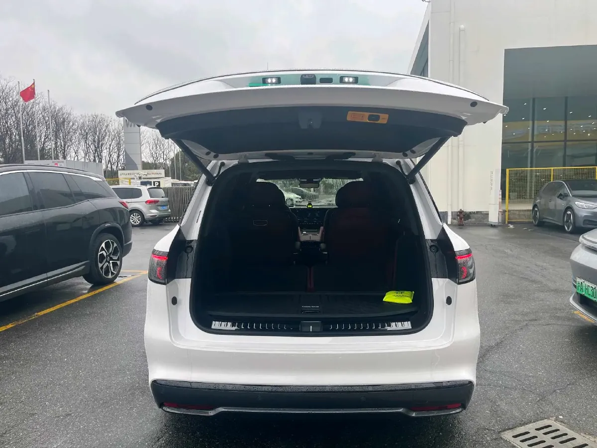 2025 AITO AITO M8 REEV 160HP REEV 53.4KWH,autocango,china used car exporter,china ev exporter,chinese used car exporter,chinese used ev exporter