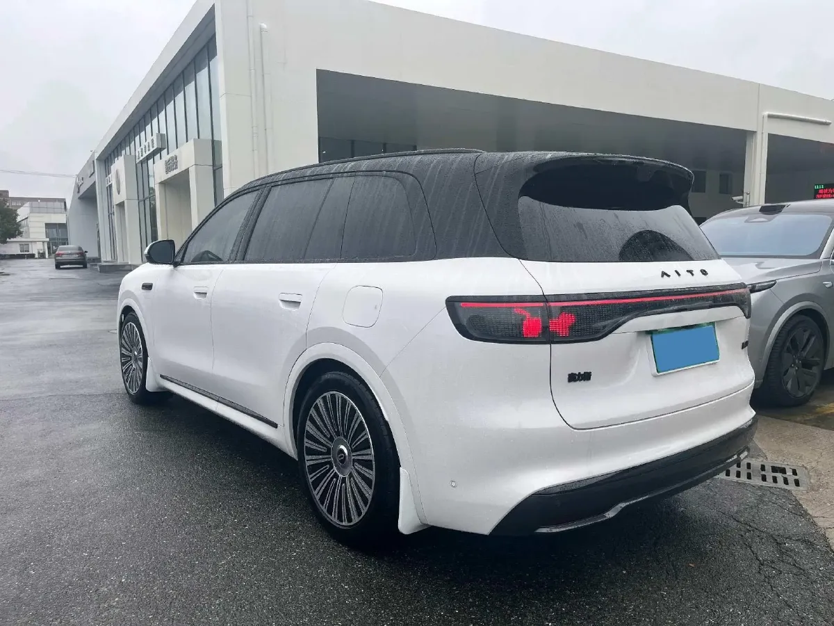 2025 AITO AITO M8 REEV 160HP REEV 53.4KWH,autocango,china used car exporter,china ev exporter,chinese used car exporter,chinese used ev exporter
