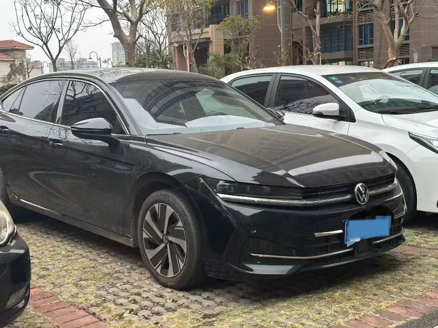 2024 Volkswagen Magotan 1.5T 160HP L4 7DCT,autocango,china used car exporter,china ev exporter,chinese used car exporter,chinese used ev exporter