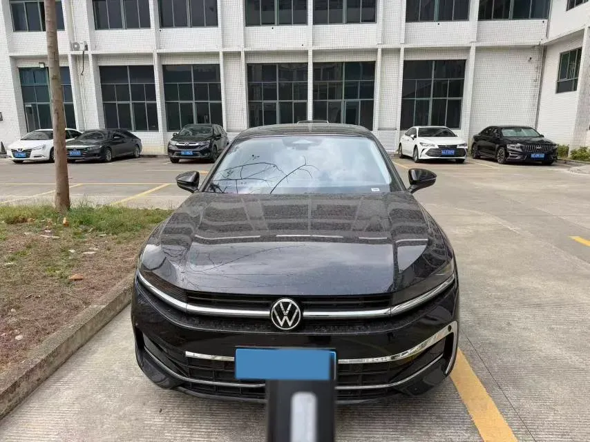 2024 Volkswagen Magotan 1.5T 160HP L4 7DCT,autocango,china used car exporter,china ev exporter,chinese used car exporter,chinese used ev exporter