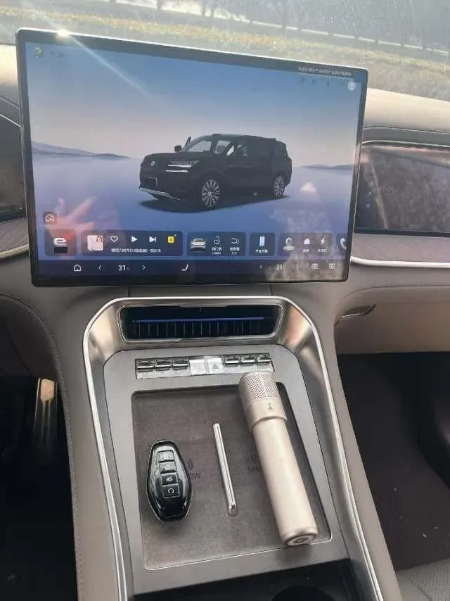 2025 Denza DenzaN9 2.0T 207HP L4 E-CVT PHEV,autocango,china used car exporter,china ev exporter,chinese used car exporter,chinese used ev exporter