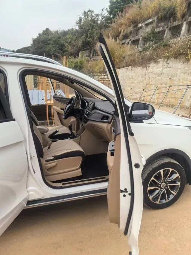 2017 BaoJun 730 1.5T 150HP L4 6MT,autocango,china used car exporter,china ev exporter,chinese used car exporter,chinese used ev exporter