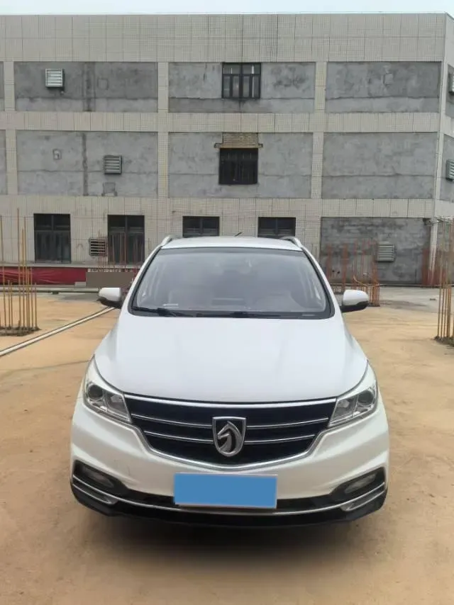 2017 BaoJun 730 1.5T 150HP L4 6MT,autocango,china used car exporter,china ev exporter,chinese used car exporter,chinese used ev exporter