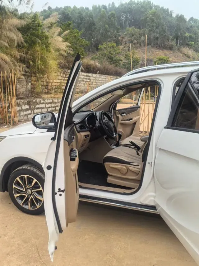 2017 BaoJun 730 1.5T 150HP L4 6MT,autocango,china used car exporter,china ev exporter,chinese used car exporter,chinese used ev exporter