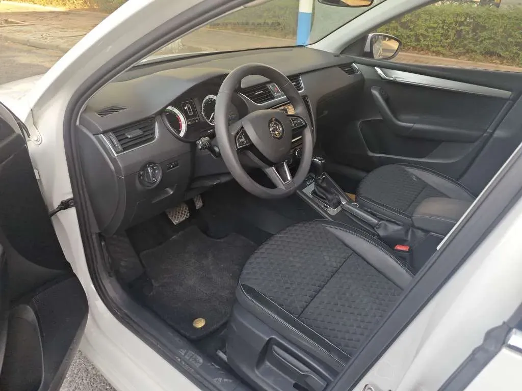 2020 Skoda Octavia 1.2T 116HP L4 7DCT,autocango,china used car exporter,china ev exporter,chinese used car exporter,chinese used ev exporter