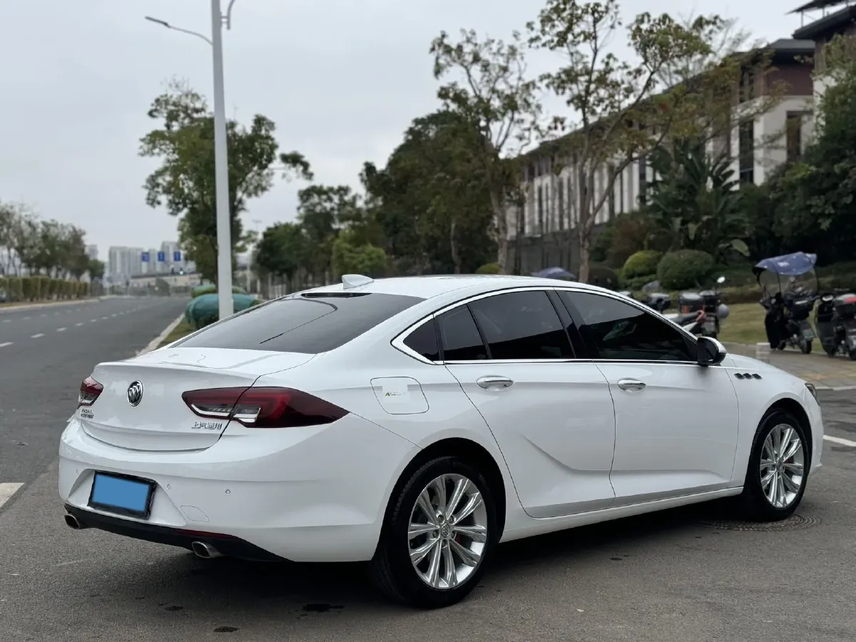 2022 Buick Regal 2.0T 237HP L4 9AT,autocango,china used car exporter,china ev exporter,chinese used car exporter,chinese used ev exporter
