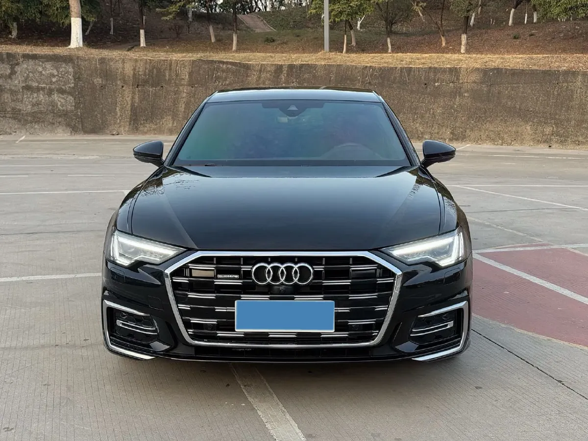 2024 Audi A6L 2.0T 245HP L4 7DCT,autocango,china used car exporter,china ev exporter,chinese used car exporter,chinese used ev exporter