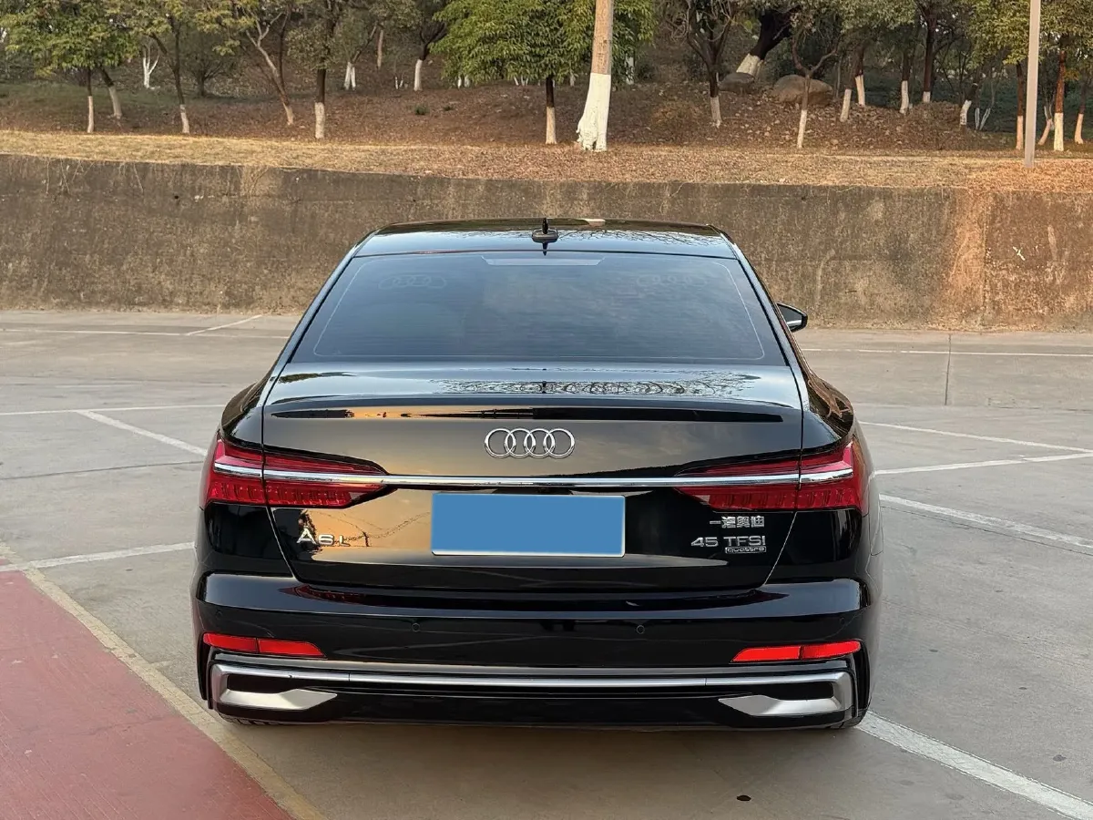 2024 Audi A6L 2.0T 245HP L4 7DCT,autocango,china used car exporter,china ev exporter,chinese used car exporter,chinese used ev exporter