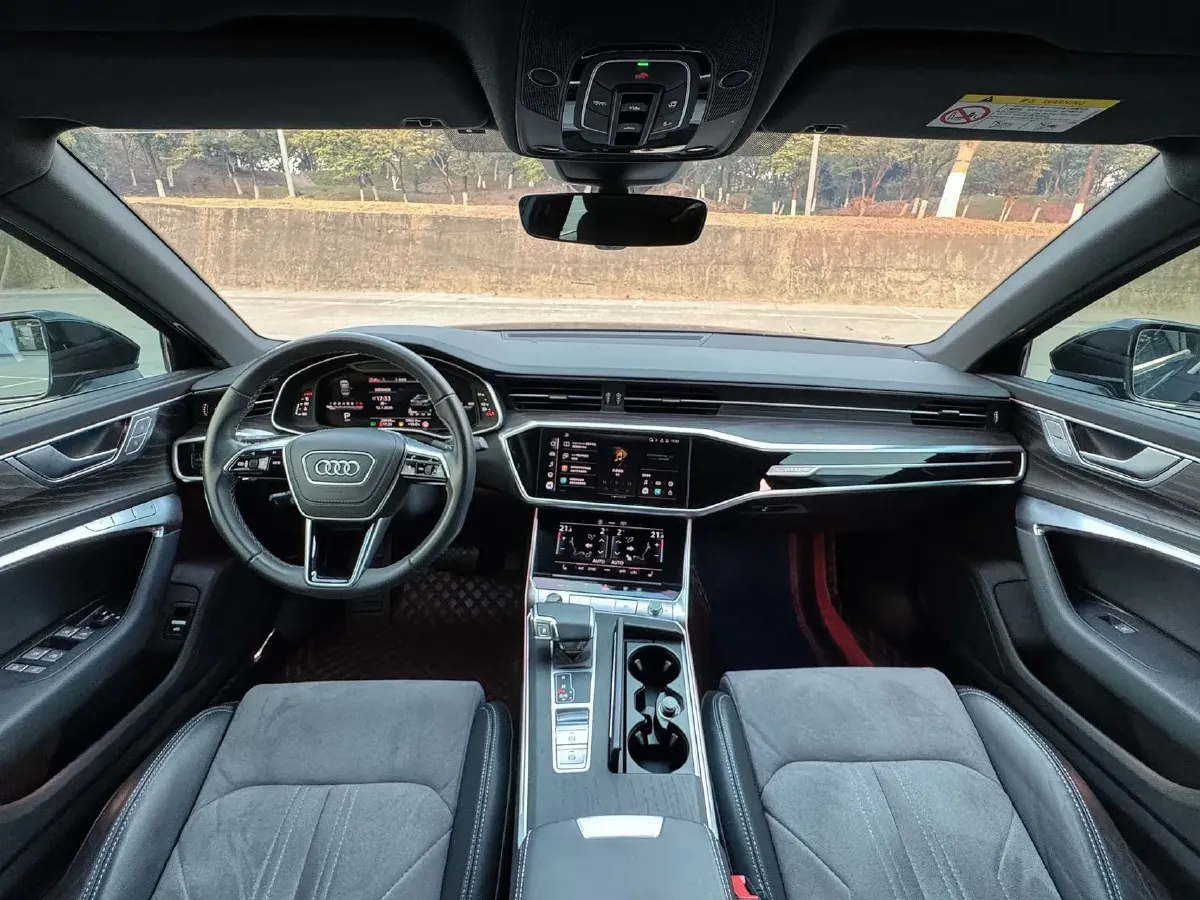 2024 Audi A6L 2.0T 245HP L4 7DCT,autocango,china used car exporter,china ev exporter,chinese used car exporter,chinese used ev exporter