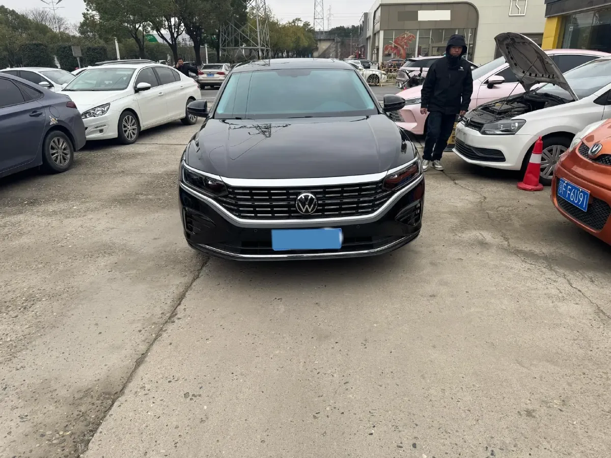 2023 Volkswagen Passat 2.0T 186HP L4 7DCT,autocango,china used car exporter,china ev exporter,chinese used car exporter,chinese used ev exporter