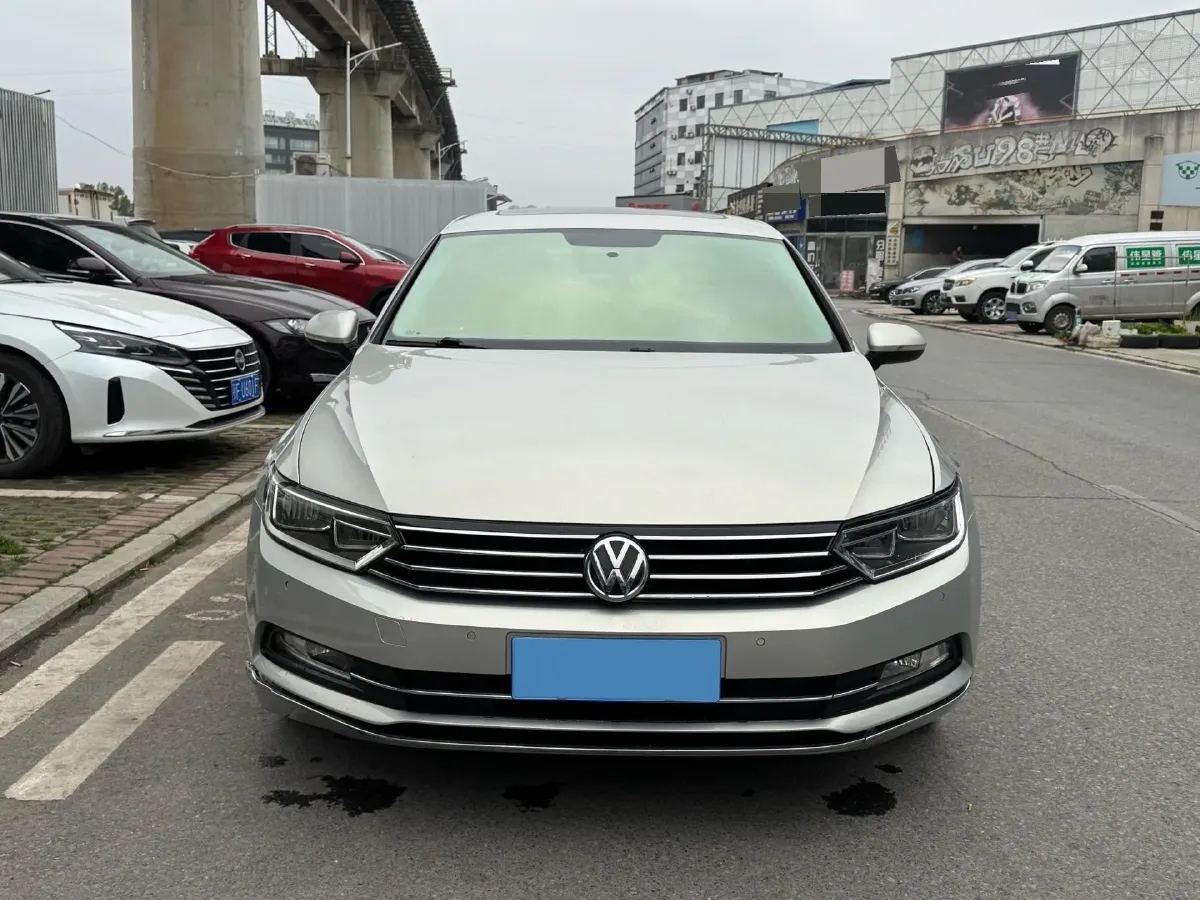 2018 Volkswagen Magotan 1.8T 180HP L4 7DCT,autocango,china used car exporter,china ev exporter,chinese used car exporter,chinese used ev exporter